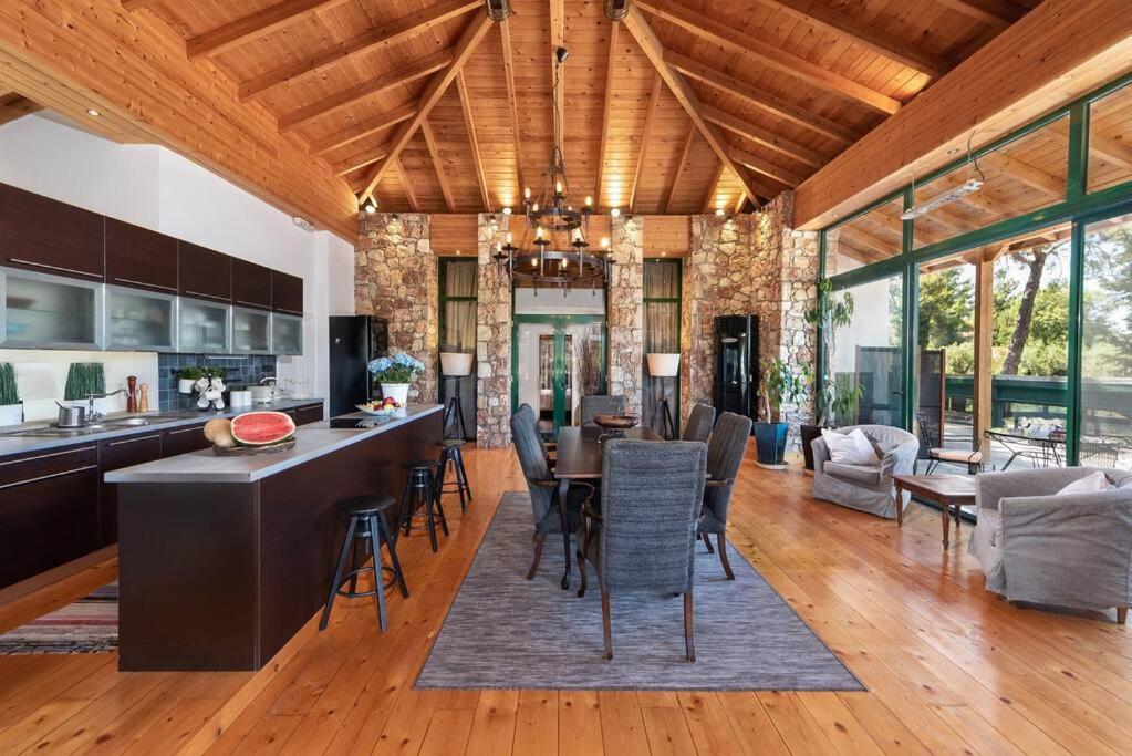 Agrology Lux - 4 Bedroom Luxurious On An Agricultural Haven Retreat Villa Sálakos