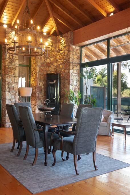 Agrology Lux - 4 Bedroom Luxurious On An Agricultural Haven Retreat Villa