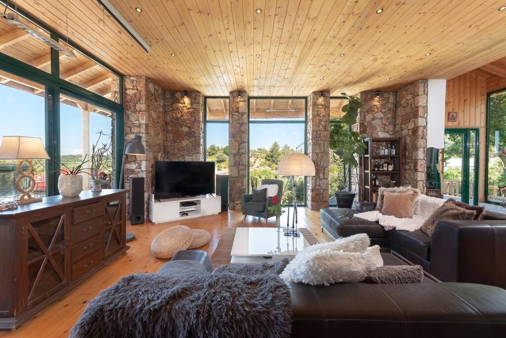 Agrology Lux - 4 Bedroom Luxurious On An Agricultural Haven Retreat Villa *