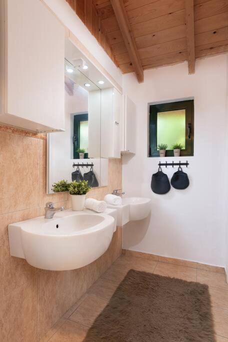 Agrology Lux - 4 Bedroom Luxurious On An Agricultural Haven Retreat Villa *