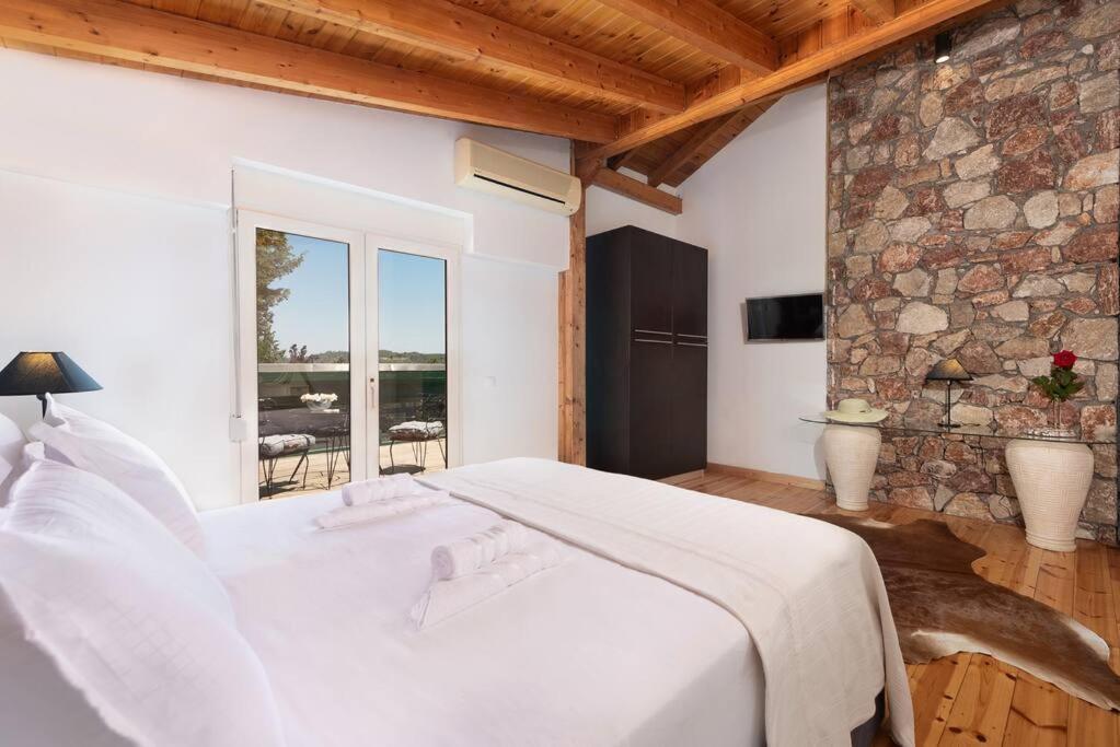 Agrology Lux - 4 Bedroom Luxurious On An Agricultural Haven Retreat Villa Sálakos