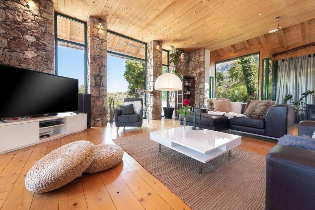 Agrology Lux - 4 Bedroom Luxurious On An Agricultural Haven Retreat Villa *
